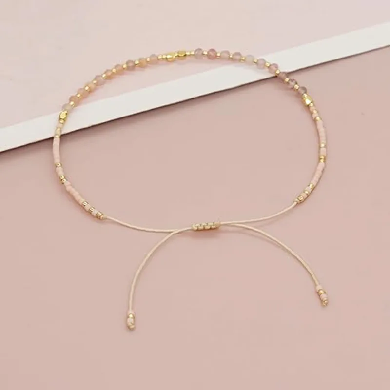 Waarom worden string-vrouwenarmbanden met kleine kralen een must-have aan het worden voor moderne sieradencollecties?